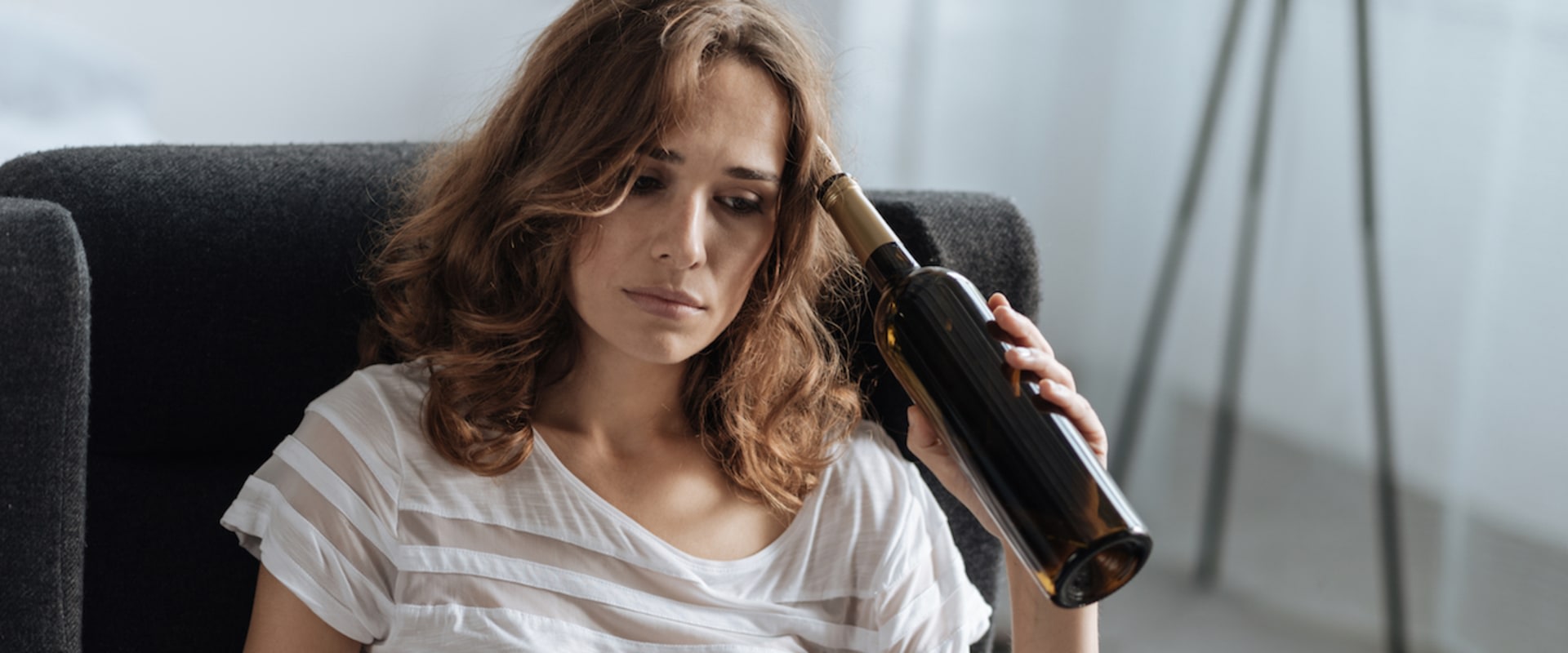 Does stopping drinking reduce depression?